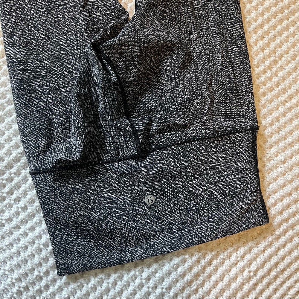 Lululemon Wunder Under Crop (Hi-Rise) 21" in Line Up White Black - Picture 5 of 5
